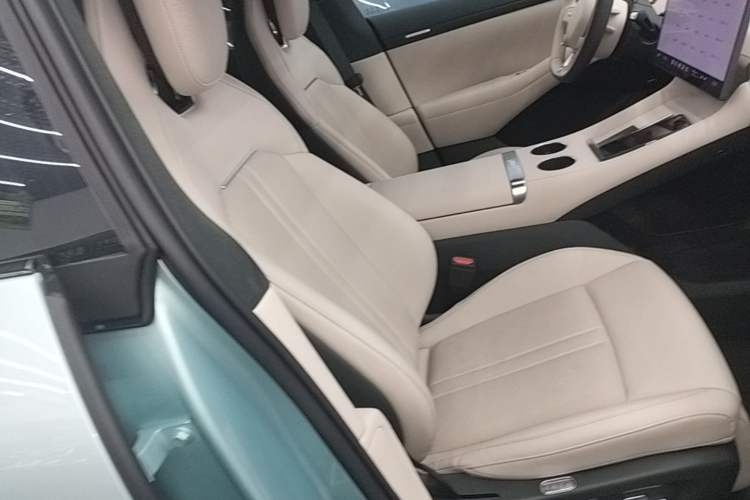 Used Xiaomi Auto YU7 2025 Ultra-Long Range High-Performance All-Wheel-Drive Max Edition Right Front Seat