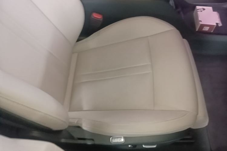 Used Xiaomi Auto YU7 2025 Ultra-Long Range High-Performance All-Wheel-Drive Max Edition Right Front Seat