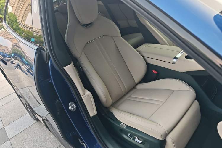 Used Xiaomi Auto YU7 2025 Ultra-Long Range Rear-Wheel Drive Version Right Front Seat