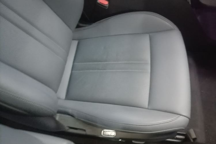 Used Xiaomi Auto YU7 2025 Ultra-Long Range High-Performance All-Wheel-Drive Max Edition Right Front Seat