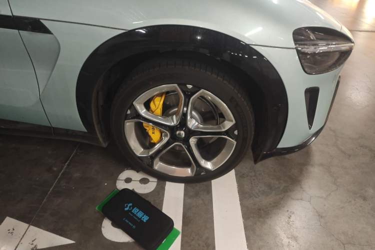 Used Xiaomi Auto YU7 2025 Ultra-Long Range All-Wheel Drive Pro Version Right Front Wheel Hub