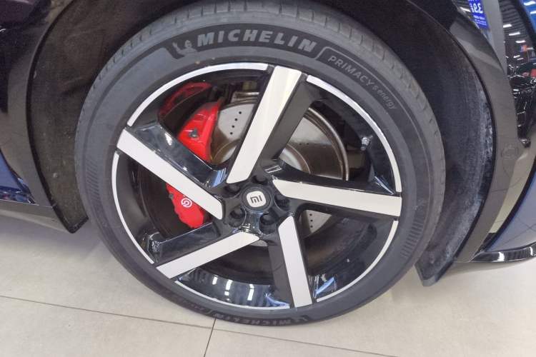 Used Xiaomi Auto YU7 2025 Ultra-Long Range High-Performance All-Wheel-Drive Max Edition Right Front Wheel Hub