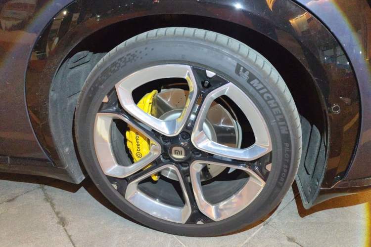 Used Xiaomi Auto YU7 2025 Ultra-Long Range High-Performance All-Wheel-Drive Max Edition Right Front Wheel Hub