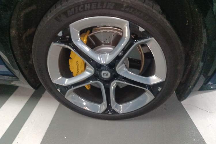 Used Xiaomi Auto YU7 2025 Ultra-Long Range High-Performance All-Wheel-Drive Max Edition Right Front Wheel Hub