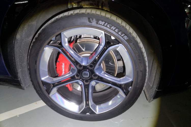 Used Xiaomi Auto YU7 2025 Ultra-Long Range High-Performance All-Wheel-Drive Max Edition Right Front Wheel Hub