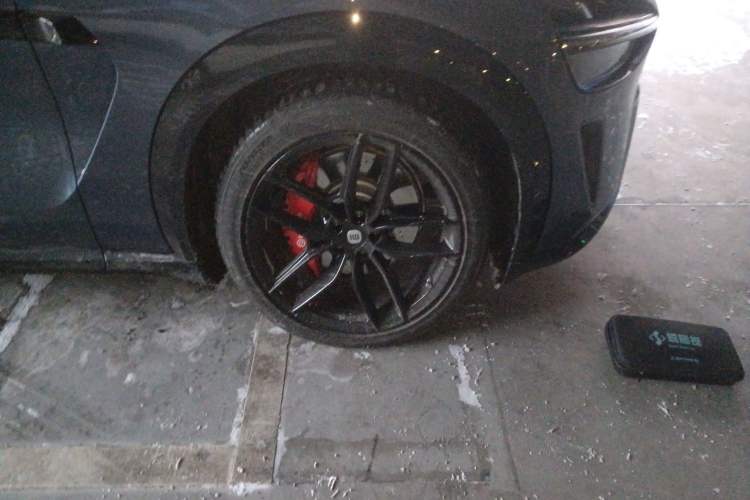 Used Xiaomi Auto YU7 2025 Ultra-Long Range High-Performance All-Wheel-Drive Max Edition Right Front Wheel Hub