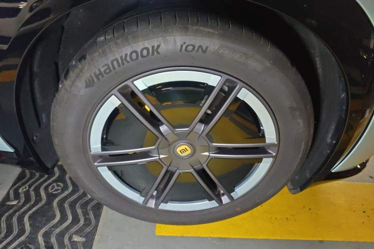 Used Xiaomi Auto YU7 2025 Ultra-Long Range High-Performance All-Wheel-Drive Max Edition Right Front Wheel Hub