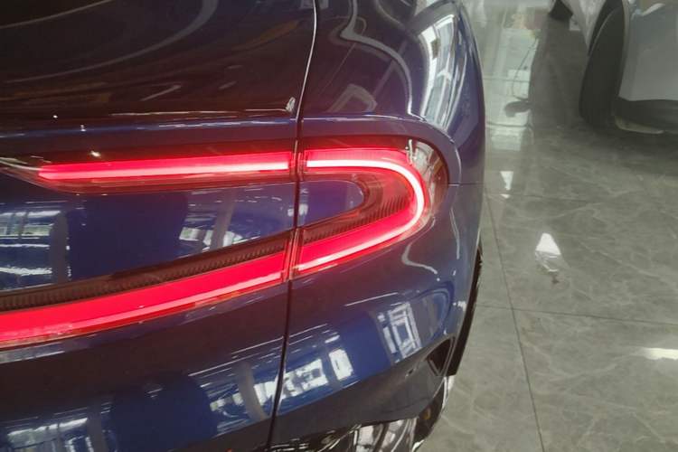 Used Xiaomi Auto YU7 2025 Ultra-Long Range High-Performance All-Wheel-Drive Max Edition Right Rear Taillight