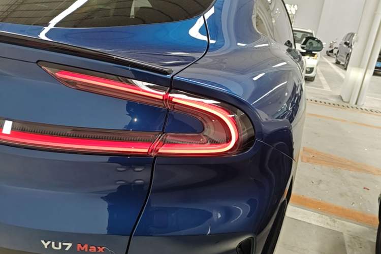 Used Xiaomi Auto YU7 2025 Ultra-Long Range High-Performance All-Wheel-Drive Max Edition Right Rear Taillight