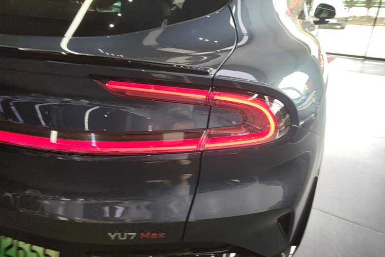 Used Xiaomi Auto YU7 2025 Ultra-Long Range High-Performance All-Wheel-Drive Max Edition Right Rear Taillight
