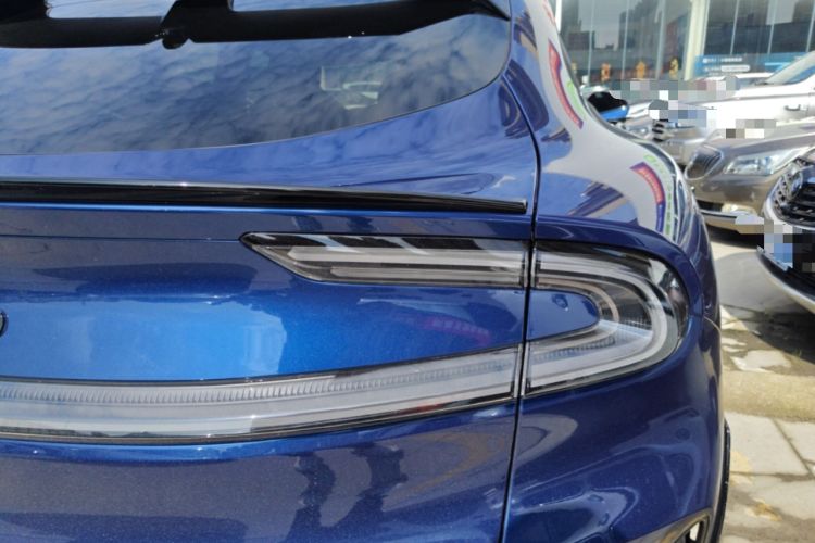 Used Xiaomi Auto YU7 2025 Ultra-Long Range High-Performance All-Wheel-Drive Max Edition Right Rear Taillight