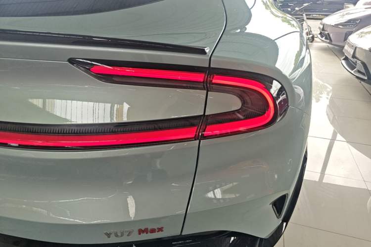 Used Xiaomi Auto YU7 2025 Ultra-Long Range High-Performance All-Wheel-Drive Max Edition Right Rear Taillight
