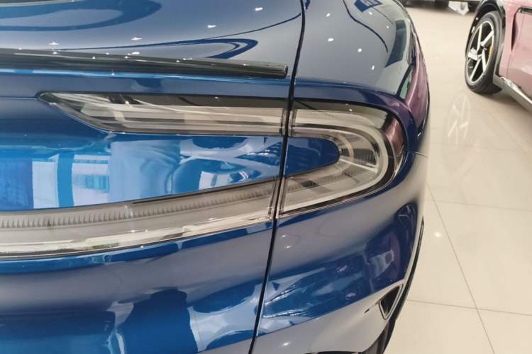 Used Xiaomi Auto YU7 2025 Ultra-Long Range High-Performance All-Wheel-Drive Max Edition Right Rear Taillight