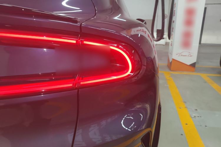 Used Xiaomi Auto YU7 2025 Ultra-Long Range High-Performance All-Wheel-Drive Max Edition Right Rear Taillight