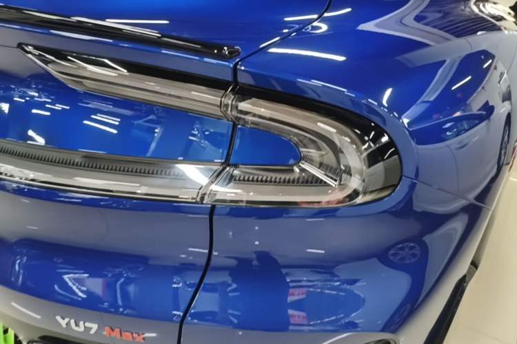 Used Xiaomi Auto YU7 2025 Ultra-Long Range High-Performance All-Wheel-Drive Max Edition Right Rear Taillight