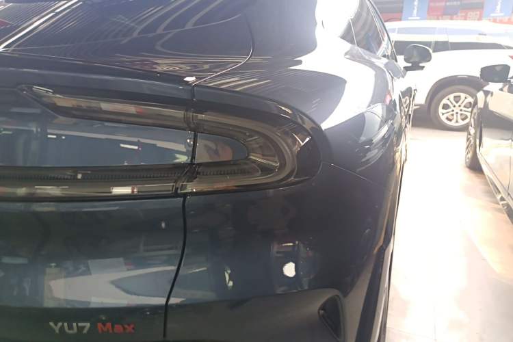 Used Xiaomi Auto YU7 2025 Ultra-Long Range High-Performance All-Wheel-Drive Max Edition Right Rear Taillight