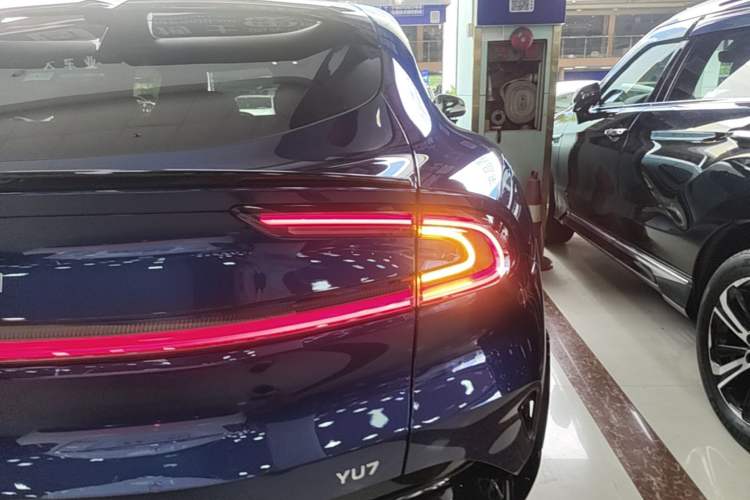 Used Xiaomi Auto YU7 2025 Ultra-Long Range Rear-Wheel Drive Version Right Rear Taillight