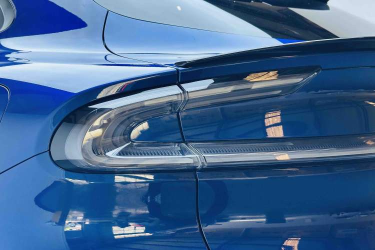 Used Xiaomi Auto YU7 2025 Ultra-Long Range High-Performance All-Wheel-Drive Max Edition Right Rear Taillight