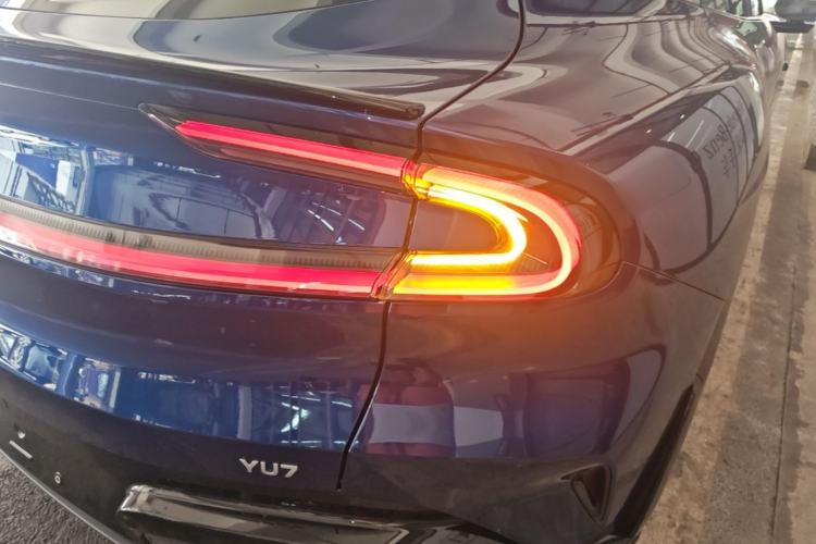 Used Xiaomi Auto YU7 2025 Ultra-Long Range Rear-Wheel Drive Version Right Rear Taillight