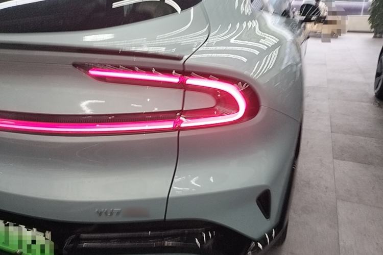 Used Xiaomi Auto YU7 2025 Ultra-Long Range High-Performance All-Wheel-Drive Max Edition Right Rear Taillight