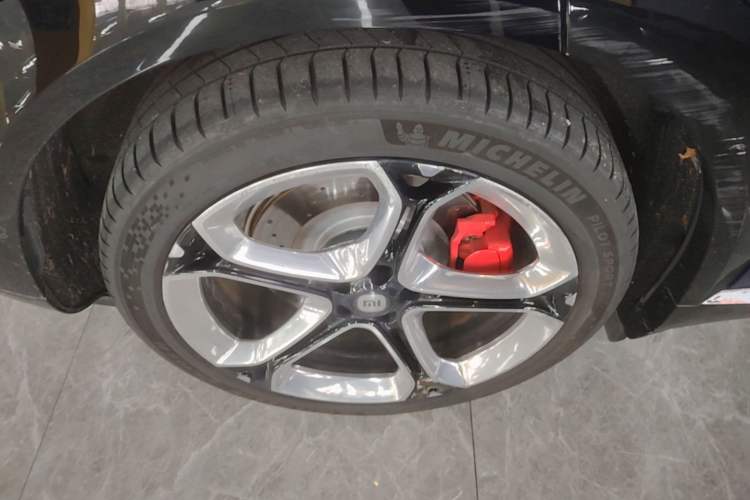 Used Xiaomi Auto YU7 2025 Ultra-Long Range High-Performance All-Wheel-Drive Max Edition Right Rear Wheel Hub
