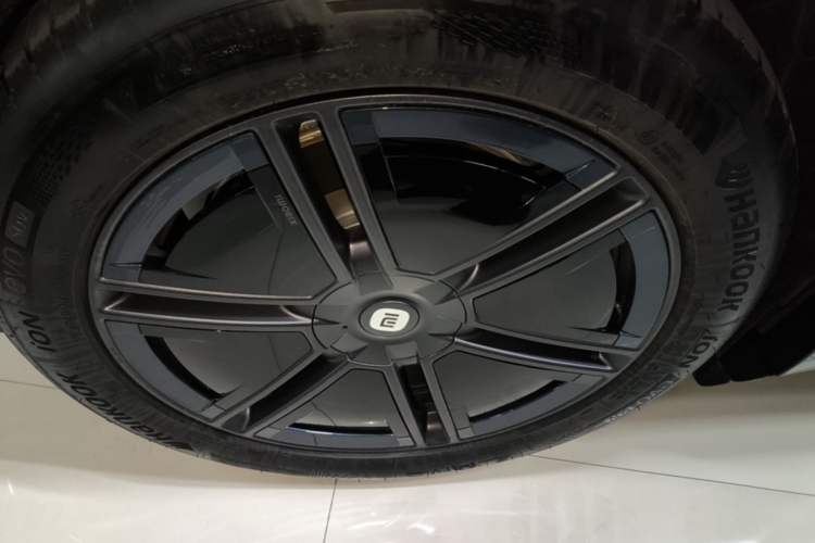Used Xiaomi Auto YU7 2025 Ultra-Long Range All-Wheel Drive Pro Version Right Rear Wheel Hub