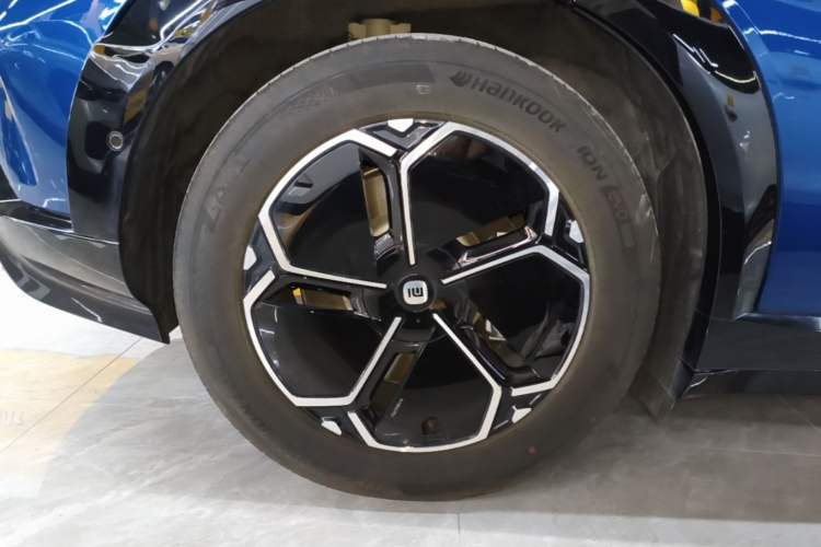 Used Xiaomi Auto YU7 2025 Ultra-Long Range Rear-Wheel Drive Version Right Rear Wheel Hub