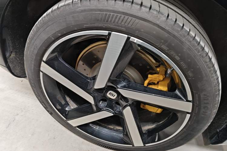 Used Xiaomi Auto YU7 2025 Ultra-Long Range High-Performance All-Wheel-Drive Max Edition Right Rear Wheel Hub