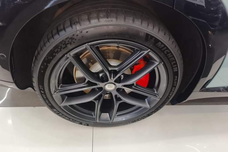 Used Xiaomi Auto YU7 2025 Ultra-Long Range High-Performance All-Wheel-Drive Max Edition Right Rear Wheel Hub