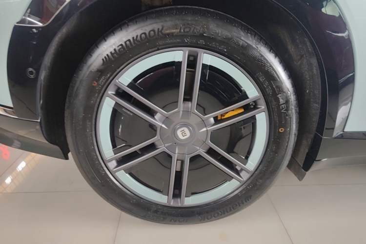 Used Xiaomi Auto YU7 2025 Ultra-Long Range Rear-Wheel Drive Version Right Rear Wheel Hub