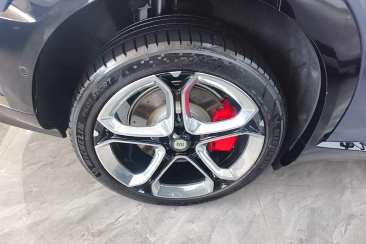 Used Xiaomi Auto YU7 2025 Ultra-Long Range High-Performance All-Wheel-Drive Max Edition Right Rear Wheel Hub