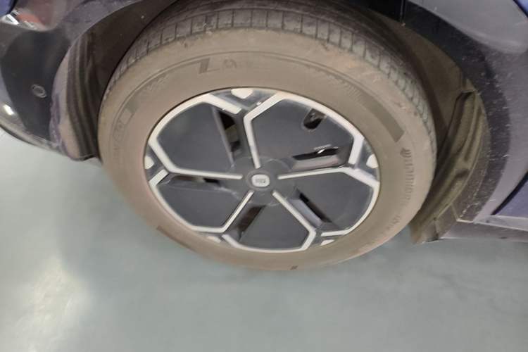 Used Xiaomi Auto YU7 2025 Ultra-Long Range Rear-Wheel Drive Version Right Rear Wheel Hub