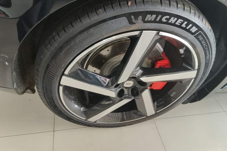 Used Xiaomi Auto YU7 2025 Ultra-Long Range High-Performance All-Wheel-Drive Max Edition Right Rear Wheel Hub