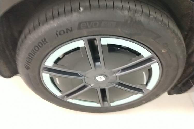 Used Xiaomi Auto YU7 2025 Ultra-Long Range Rear-Wheel Drive Version Right Rear Wheel Hub