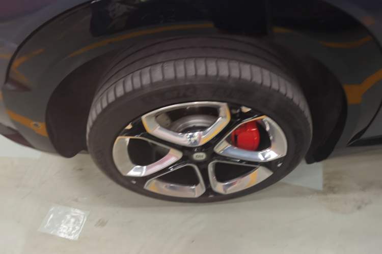 Used Xiaomi Auto YU7 2025 Ultra-Long Range High-Performance All-Wheel-Drive Max Edition Right Rear Wheel Hub