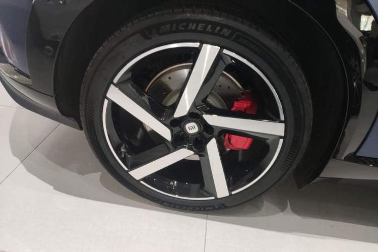 Used Xiaomi Auto YU7 2025 Ultra-Long Range High-Performance All-Wheel-Drive Max Edition Right Rear Wheel Hub