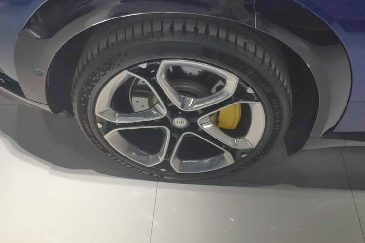 Used Xiaomi Auto YU7 2025 Ultra-Long Range High-Performance All-Wheel-Drive Max Edition Right Rear Wheel Hub