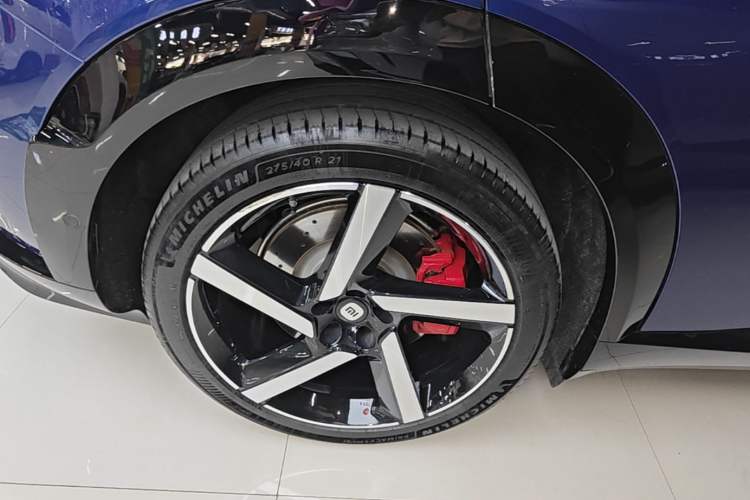 Used Xiaomi Auto YU7 2025 Ultra-Long Range High-Performance All-Wheel-Drive Max Edition Right Rear Wheel Hub