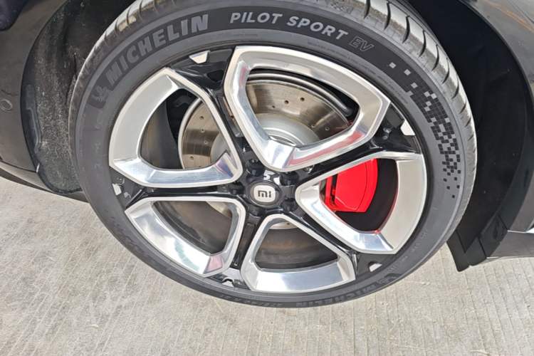 Used Xiaomi Auto YU7 2025 Ultra-Long Range High-Performance All-Wheel-Drive Max Edition Right Rear Wheel Hub