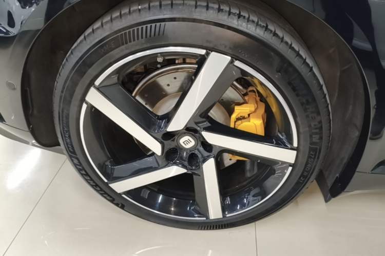 Used Xiaomi Auto YU7 2025 Ultra-Long Range High-Performance All-Wheel-Drive Max Edition Right Rear Wheel Hub