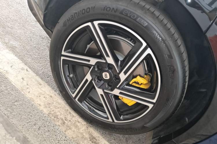Used Xiaomi Auto YU7 2025 Ultra-Long Range Rear-Wheel Drive Version Right Rear Wheel Hub