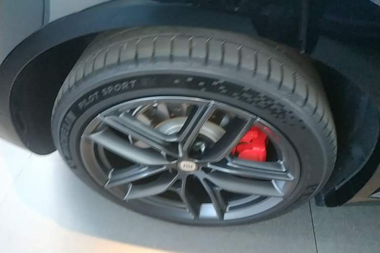 Used Xiaomi Auto YU7 2025 Ultra-Long Range High-Performance All-Wheel-Drive Max Edition Right Rear Wheel Hub