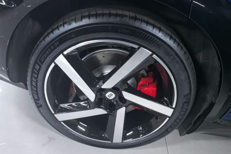 Used Xiaomi Auto YU7 2025 Ultra-Long Range High-Performance All-Wheel-Drive Max Edition Right Rear Wheel Hub