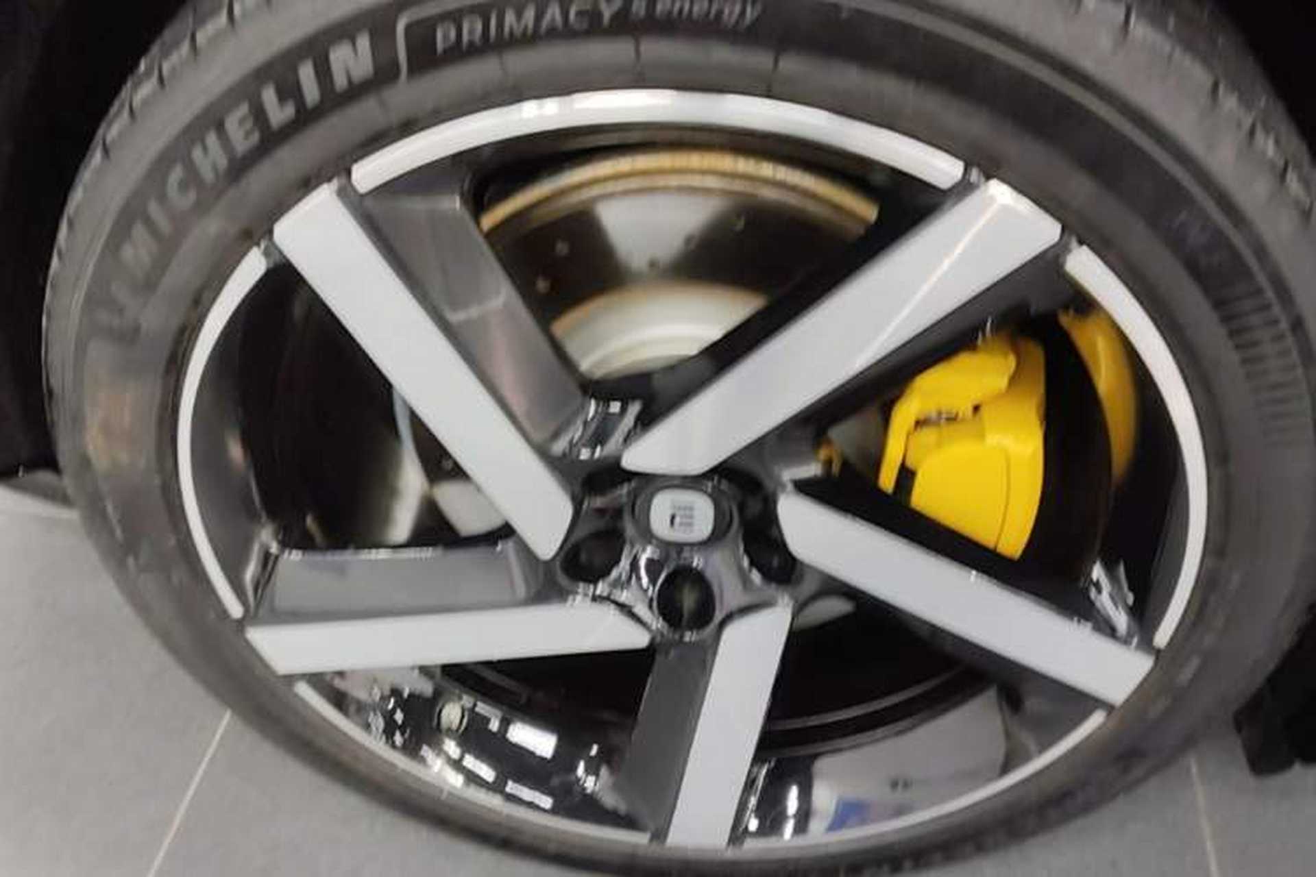 Used Xiaomi Auto YU7 2025 Ultra-Long Range High-Performance All-Wheel-Drive Max Edition Right Rear Wheel Hub
