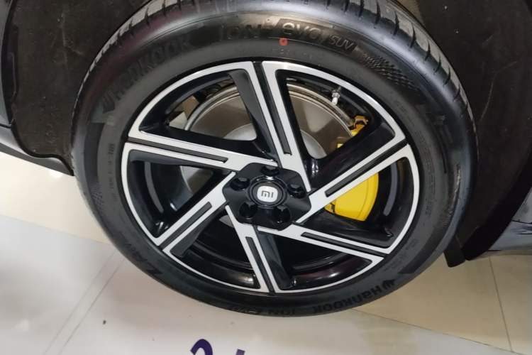 Used Xiaomi Auto YU7 2025 Ultra-Long Range All-Wheel Drive Pro Version Right Rear Wheel Hub