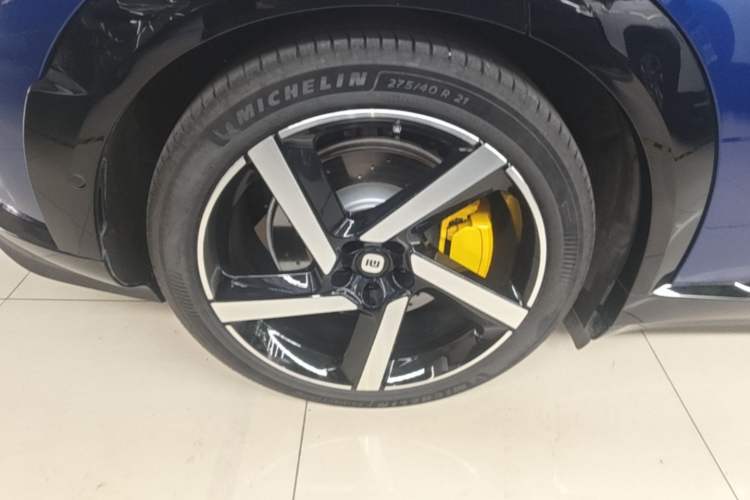 Used Xiaomi Auto YU7 2025 Ultra-Long Range High-Performance All-Wheel-Drive Max Edition Right Rear Wheel Hub