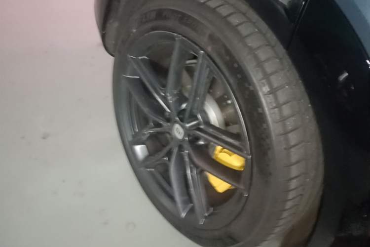 Used Xiaomi Auto YU7 2025 Ultra-Long Range High-Performance All-Wheel-Drive Max Edition Right Rear Wheel Hub