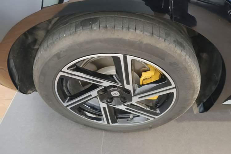 Used Xiaomi Auto YU7 2025 Ultra-Long Range Rear-Wheel Drive Version Right Rear Wheel Hub