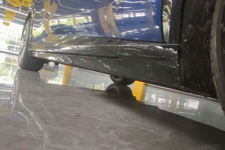 Used Xiaomi Auto YU7 2025 Ultra-Long Range High-Performance All-Wheel-Drive Max Edition Right Side Sill