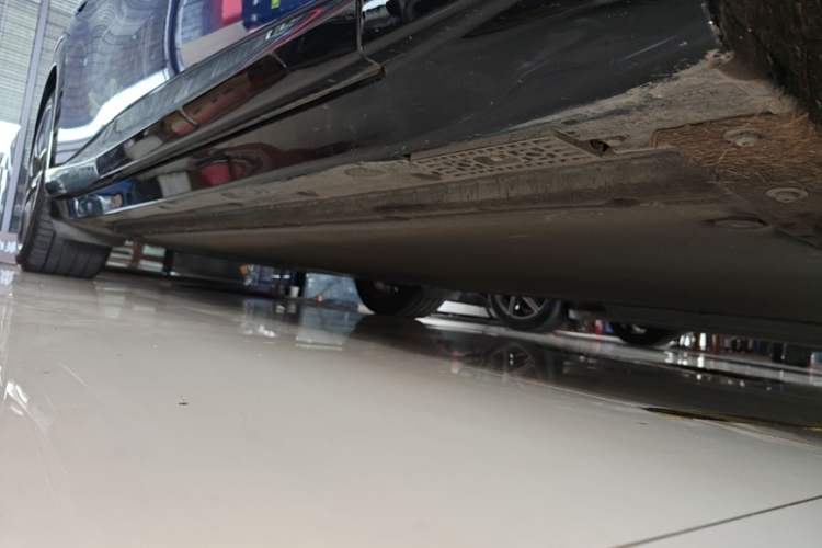 Used Xiaomi Auto YU7 2025 Ultra-Long Range High-Performance All-Wheel-Drive Max Edition Right Side Sill